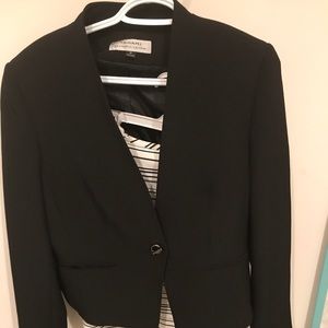 TAHARI SUIT-Pre Owned